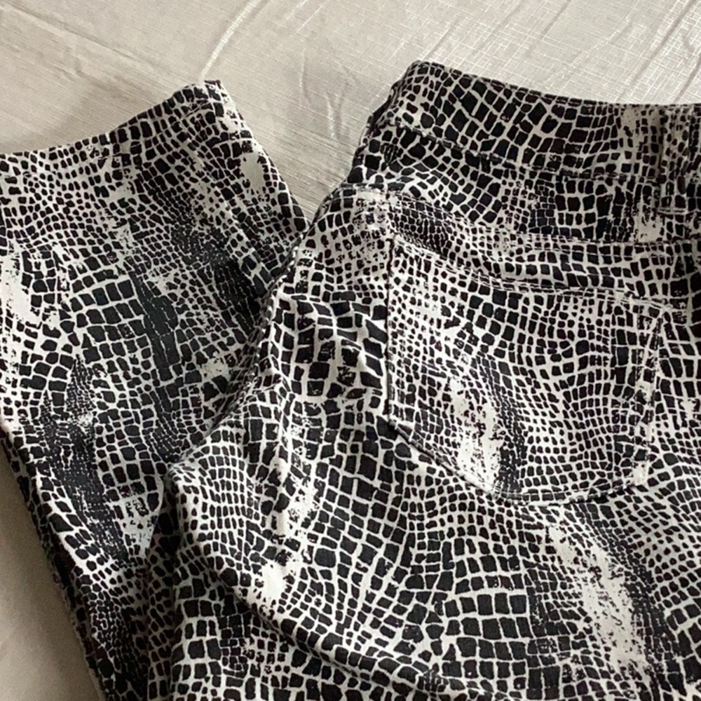 Chico’s black and white capri jeans